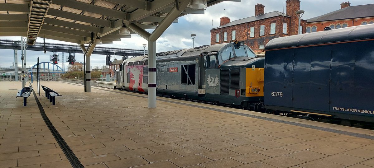 thesatnav89's tweet image. Heading home dont know where to look 37510 37611 60028 950001  #class37s #class950 #class60