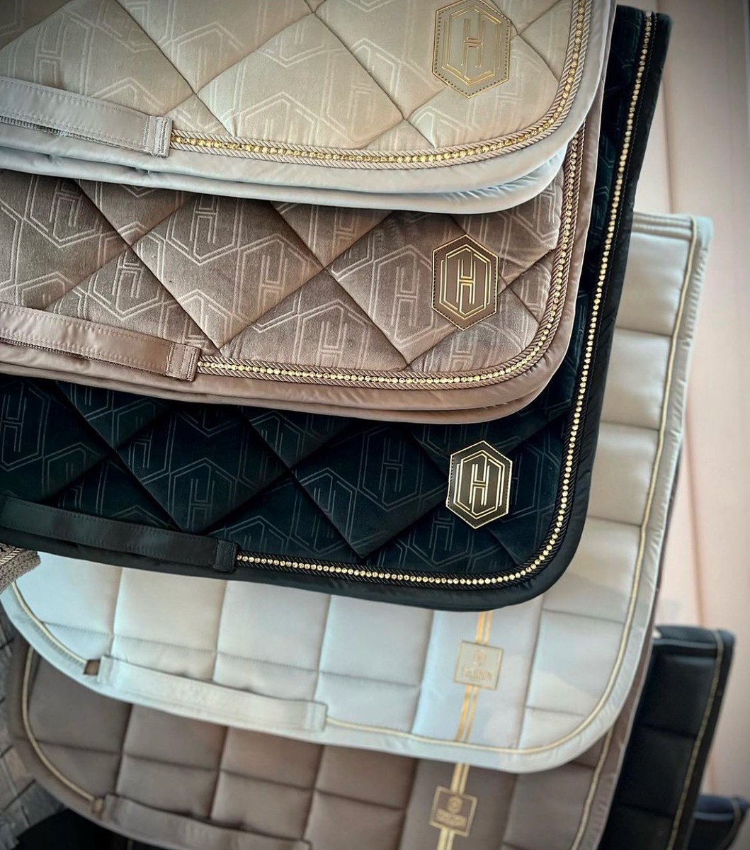 Which one would you choose? 👇🏼✨ 

Eskadron Heritage saddle pads will change your life ⚜️🤩

#pikeur #eskadron #ss22 #equestrianstyle #getthelook #explore #horsegoals #shopnow #eskadronsuchti #eskadronoutfit #pferdesprüche #pferdeliebe #heritage #springcolours #musthave