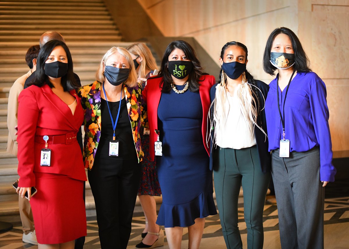 DreaValderrama's tweet image. I’m celebrating the inspiring @Rachel_Prusak @karin_power @RepAnnaWilliams and I look forward to collaborating with @RickiRuizOR @wlnsvey @RepZachHudson @KhanhPhamForOR  and the new 2022 class of legislators next session! 👋🏾  #MAPactionweek #MAPchat