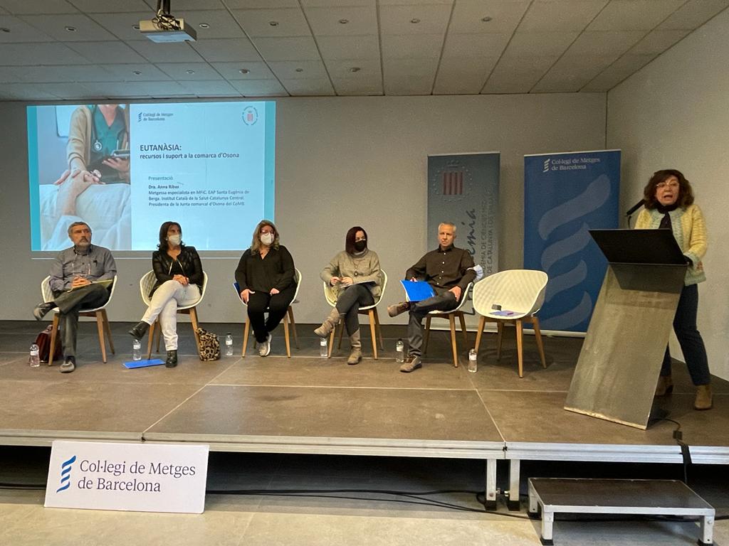 Parlem avui sobre la llei de regulació de l'#Eutanàsia i els recursos que tenim a la comarca d'#Osona.
 
Debatrem sobre: 
✅Presa de decisions
✅Suport als pacients 
✅Aplicació

Esperem que us sigui molt útil i pràctica!