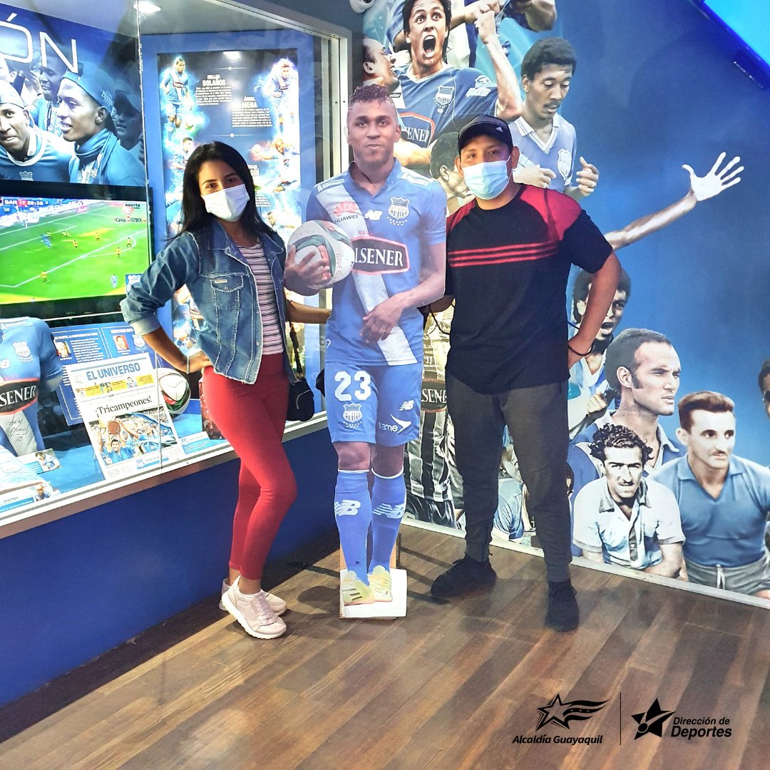 MuseoEmelec's tweet photo. Feliz jueves. 🎉 Ven y conoce más del mejor equipo del país @CSEmelec 💙.

#emelec #cseemelec #museovisita https://t.co/xVVnoFnv9o