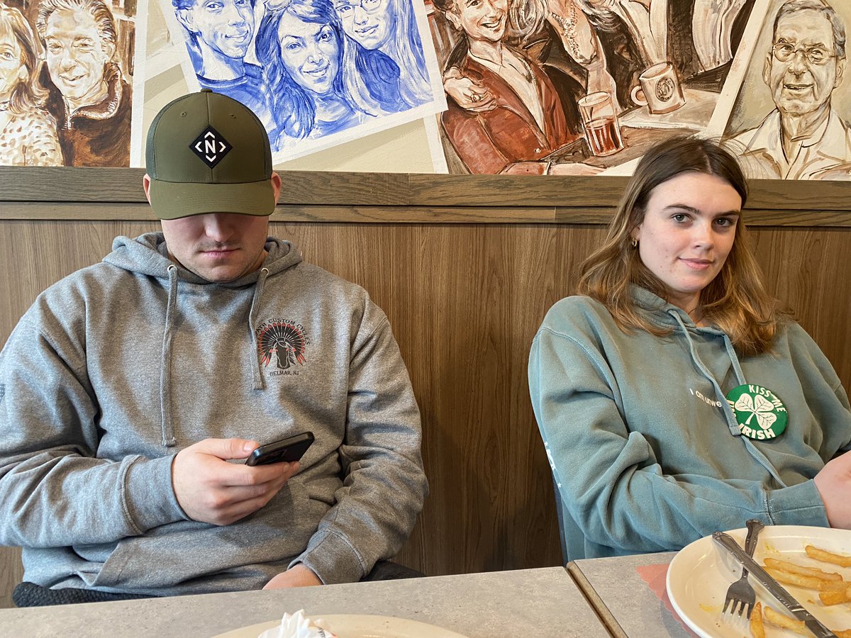 sittinondaSOPHa's tweet photo. Playing Wordle at a great establishment with even better company @abbywill2018 @seanverd https://t.co/AR6chA4aB7