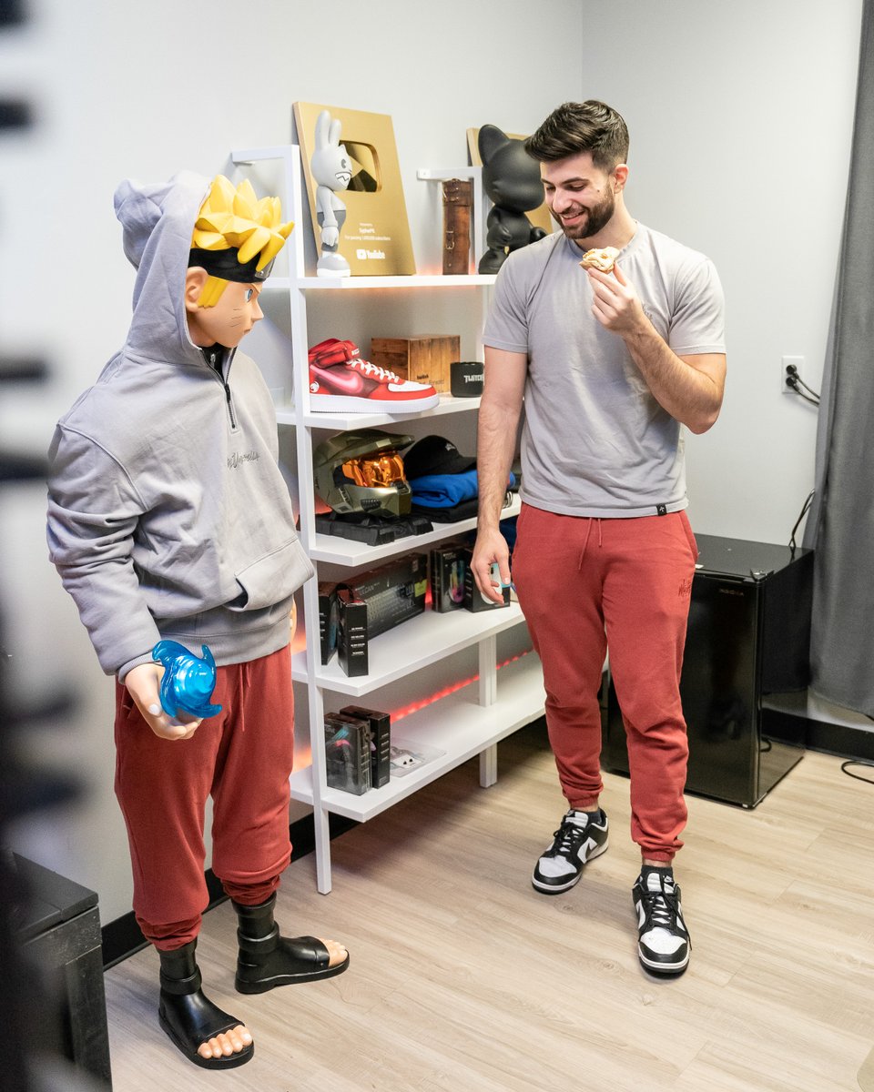 SypherPK's tweet photo. Working on my shadow clone jutsu 🧍🧍

New Metal Umbrella drop and Season 2 discussions on stream right now!

Twitch/SypherPK https://t.co/VPugCN6Co2