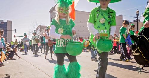 GmHrnd's tweet photo. 2022 marks the 25th running of the St Patrick’s Parade, often referred to by long-time residents of Fargo-Moorhead as the “kick-off to Spring.”- https://t.co/0yfWsU9n9F https://t.co/nNuAgtYqDe