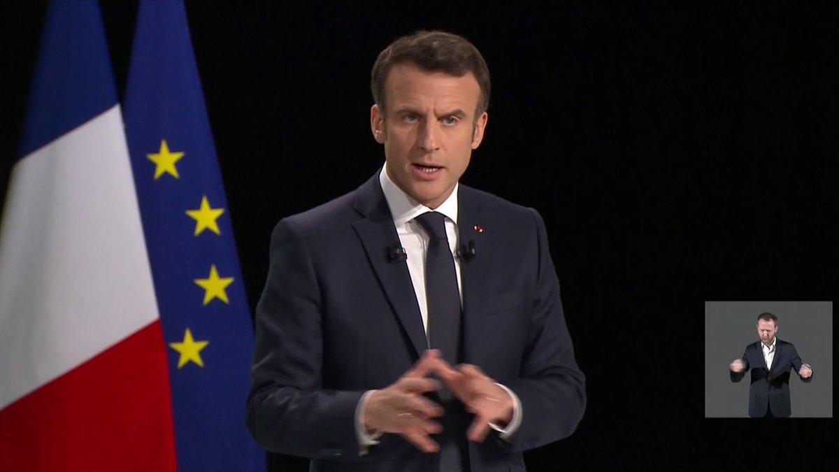 BFMTV's tweet photo. 🔴 EN DIRECT
Emmanuel Macron juge "difficile" de mieux payer les enseignants qui ne "font pas plus d'effort" https://t.co/ufRqmyqrZ9 https://t.co/JvV44Sb8HV