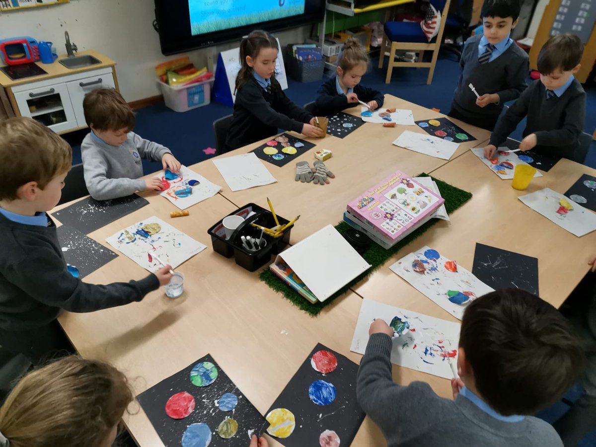 OLM_Primary's tweet image. All things Science for P1e this week. The class love learning about all of the planets and observing their science experiment #OLMSTEM #ERCSTEM