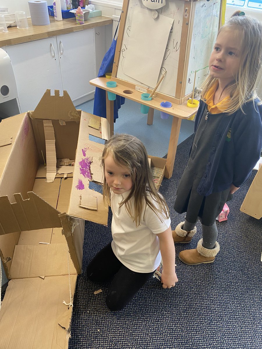minishant_ps's tweet photo. Class 1 had some fabulous creations using their cardboard boxes! What a day! #STEM22 https://t.co/r8blHhCJDW