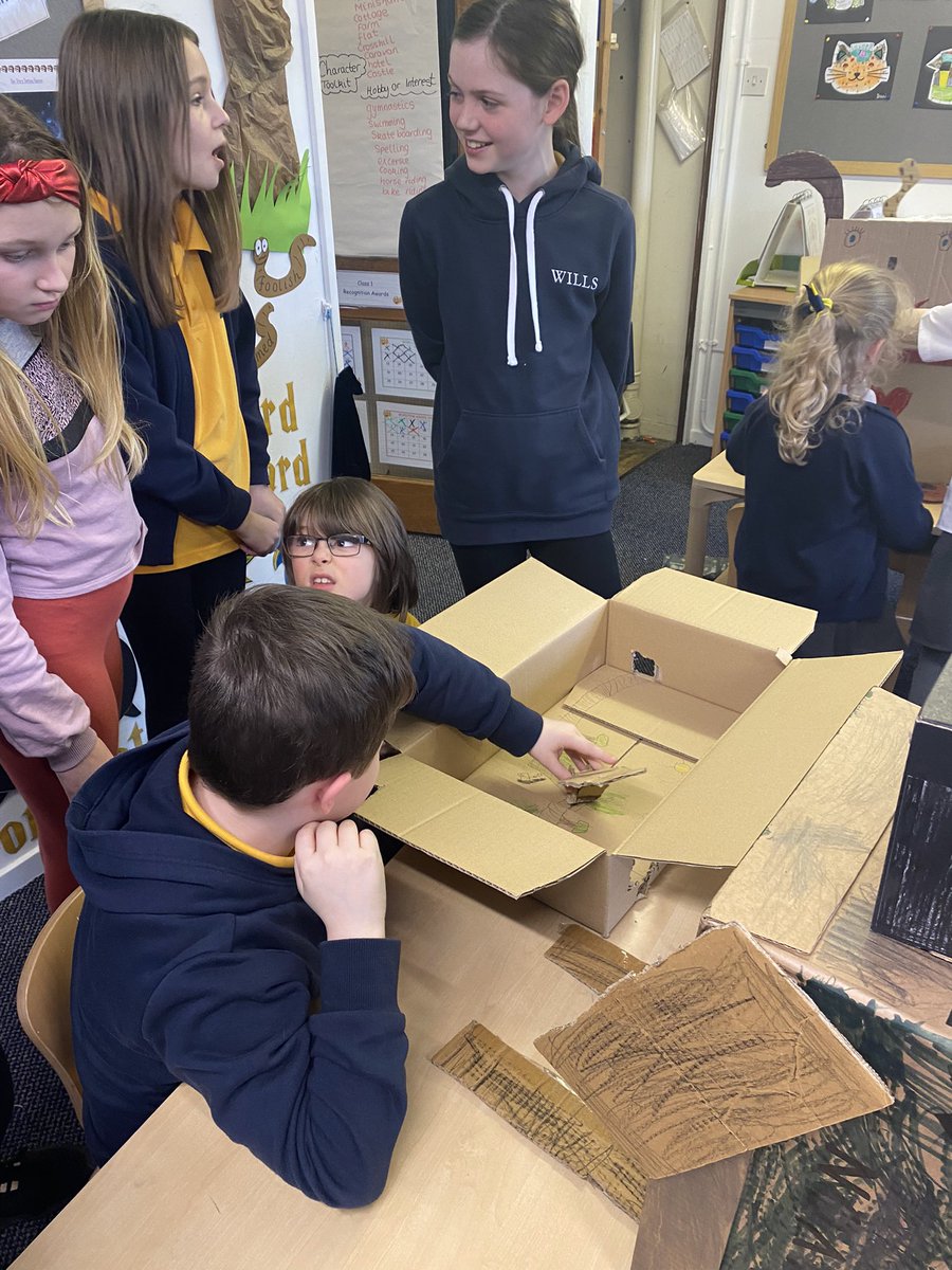 minishant_ps's tweet photo. Class 1 had some fabulous creations using their cardboard boxes! What a day! #STEM22 https://t.co/r8blHhCJDW