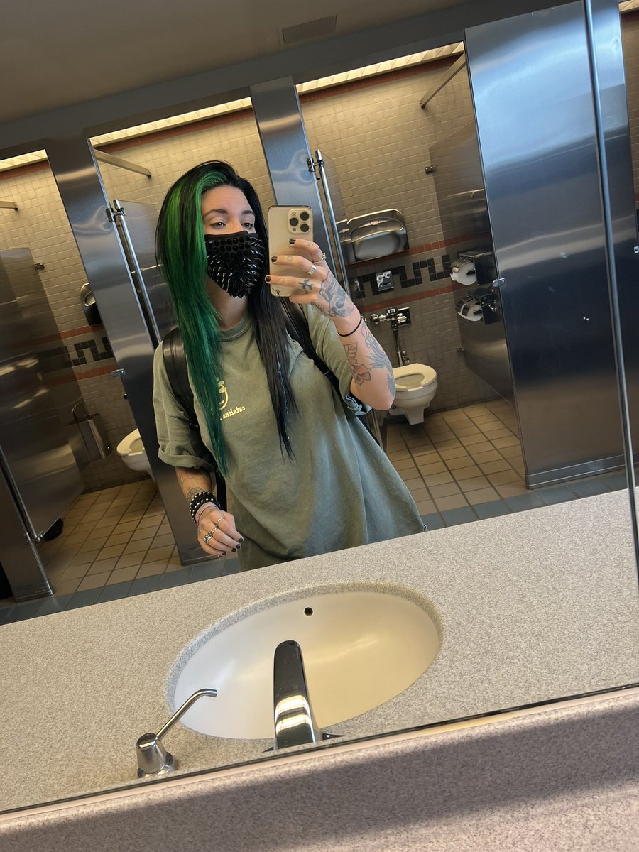 thirsttrip's tweet photo. Do we want traveling titties again? https://t.co/MHpNW1eFGP