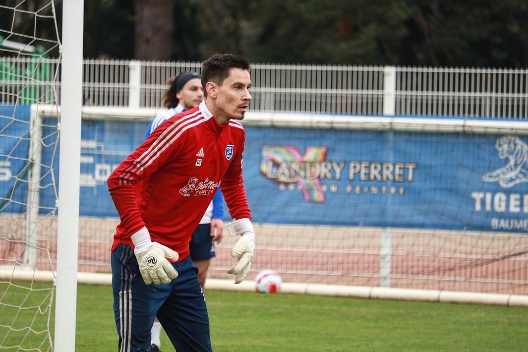 FCVB_officiel's tweet photo. 𝑳𝒆 𝒓𝒆𝒕𝒐𝒖𝒓 𝒂̀ 𝑪𝒉𝒐𝒖𝒇𝒇𝒆𝒕, 𝒄’𝒆𝒔𝒕 𝒅𝒆́𝒋𝒂̀ 𝒅𝒆𝒎𝒂𝒊𝒏 🏠

𝐏𝐑𝐄̂𝐓𝐒 𝐩𝐨𝐮𝐫 𝐜𝐞𝐭𝐭𝐞 𝐧𝐨𝐮𝐯𝐞𝐥𝐥𝐞 𝐫𝐞𝐧𝐜𝐨𝐧𝐭𝐫𝐞 𝐟𝐚𝐜𝐞 𝐚𝐮 @StadeBriochin ⚔️👀

🎟 https://t.co/gPDOLs3YKv

#TeamFCVB #FCVBSB #NationalFFF https://t.co/szd0xWqTkH