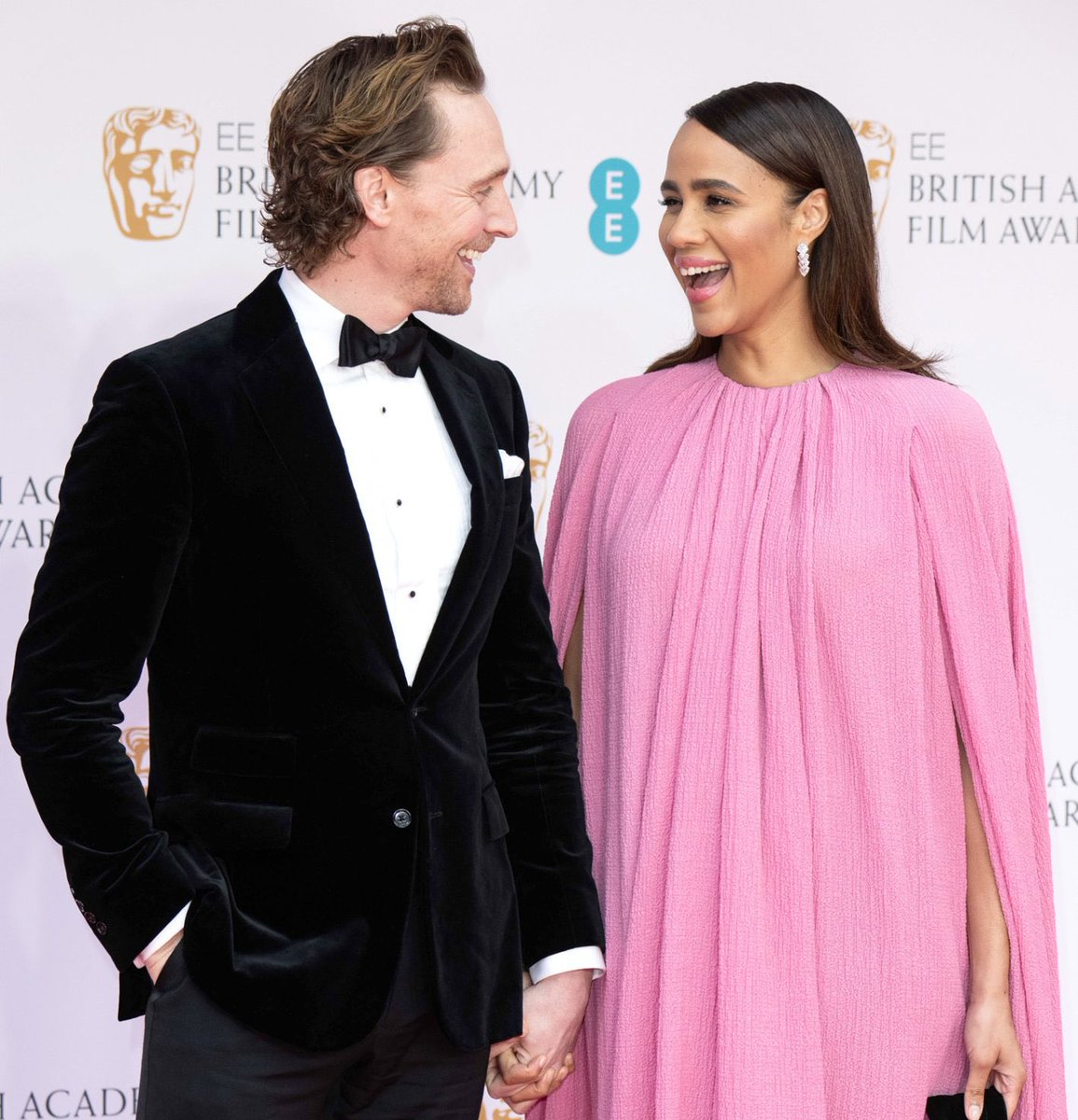 PopCrave's tweet photo. Tom Hiddleston and Zawe Ashton are engaged! 💍

🔗: https://t.co/ooSfr6TiIa https://t.co/crLXdvuj5d