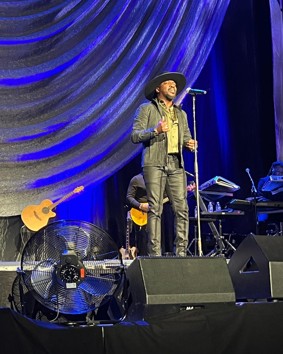 Bellwoodice's tweet photo. Great show by @_MAXWELL_ @HamiltonAnthony #Joe #TheNightTour2022 https://t.co/0xhYTKFpLq