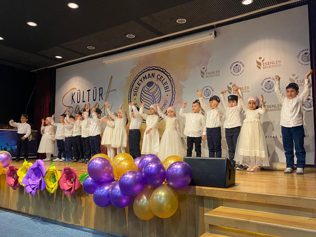ebkadinaile's tweet photo. Cahit Zarifoğlu Bilgi ve Hikmet Evi Çocuk Etkinlik Merkezi öğrencilerimizin Beraat Kandili münasebetiyle düzenlemiş oldukları Kur'an-ı Kerim töreninden renkli fotoğraflar 💐 https://t.co/nqPRgDf3Ur