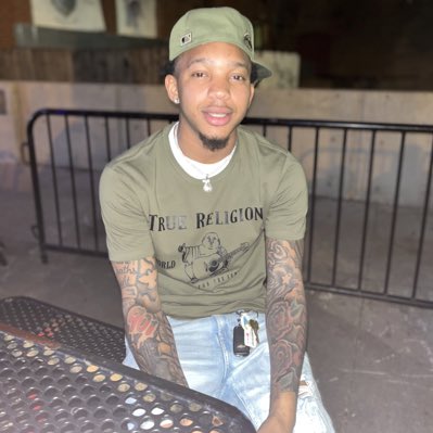 juni0r_20's tweet photo. #NewProfilePic https://t.co/TTGg1u8dWP