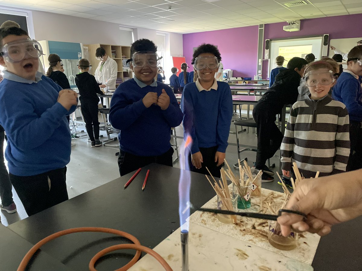 Wheeler_PS's tweet photo. Year 5 have had an incredible time at @siriusacademy creating our very own fireworks! We loved it 🧪 #wheelerscience https://t.co/W8ONi3sbEI