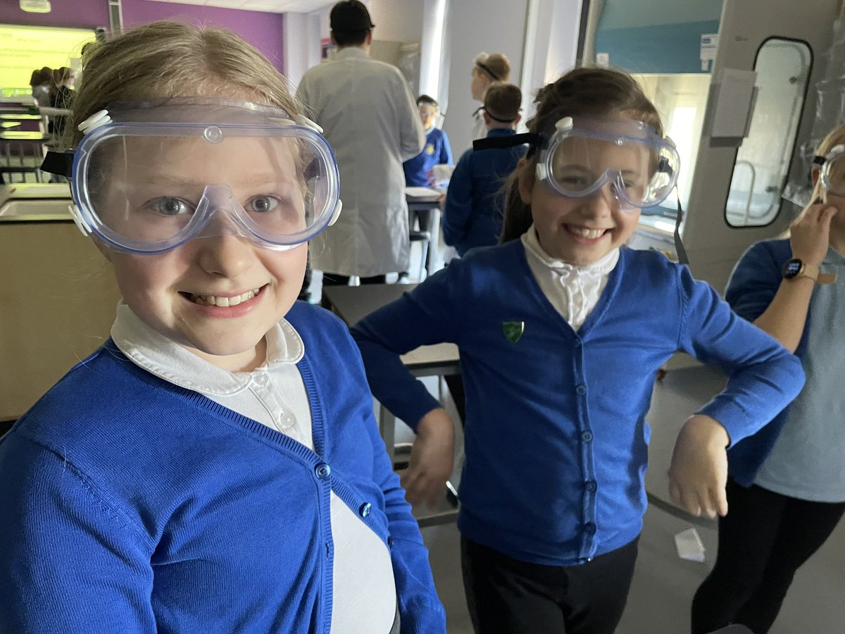 Wheeler_PS's tweet photo. Year 5 have had an incredible time at @siriusacademy creating our very own fireworks! We loved it 🧪 #wheelerscience https://t.co/W8ONi3sbEI