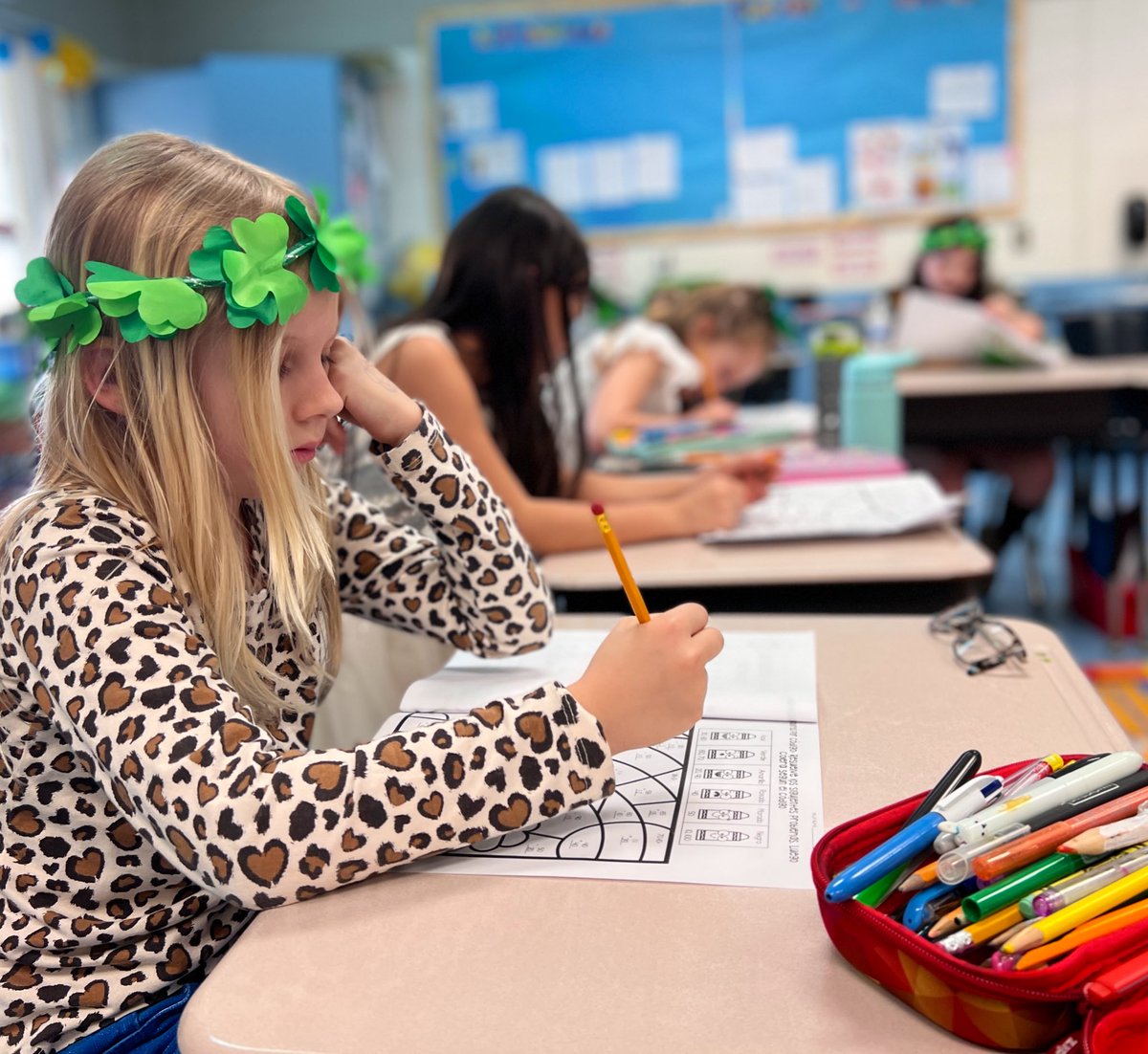 johannajparker's tweet photo. Thankful I remembered my green today! 🍀 Flyer 2nd grade #DareDualLanguage hard at work in math this afternoon. 

@Daretolearn_DCS @ParticipateLrng https://t.co/r1TnCeKvIi