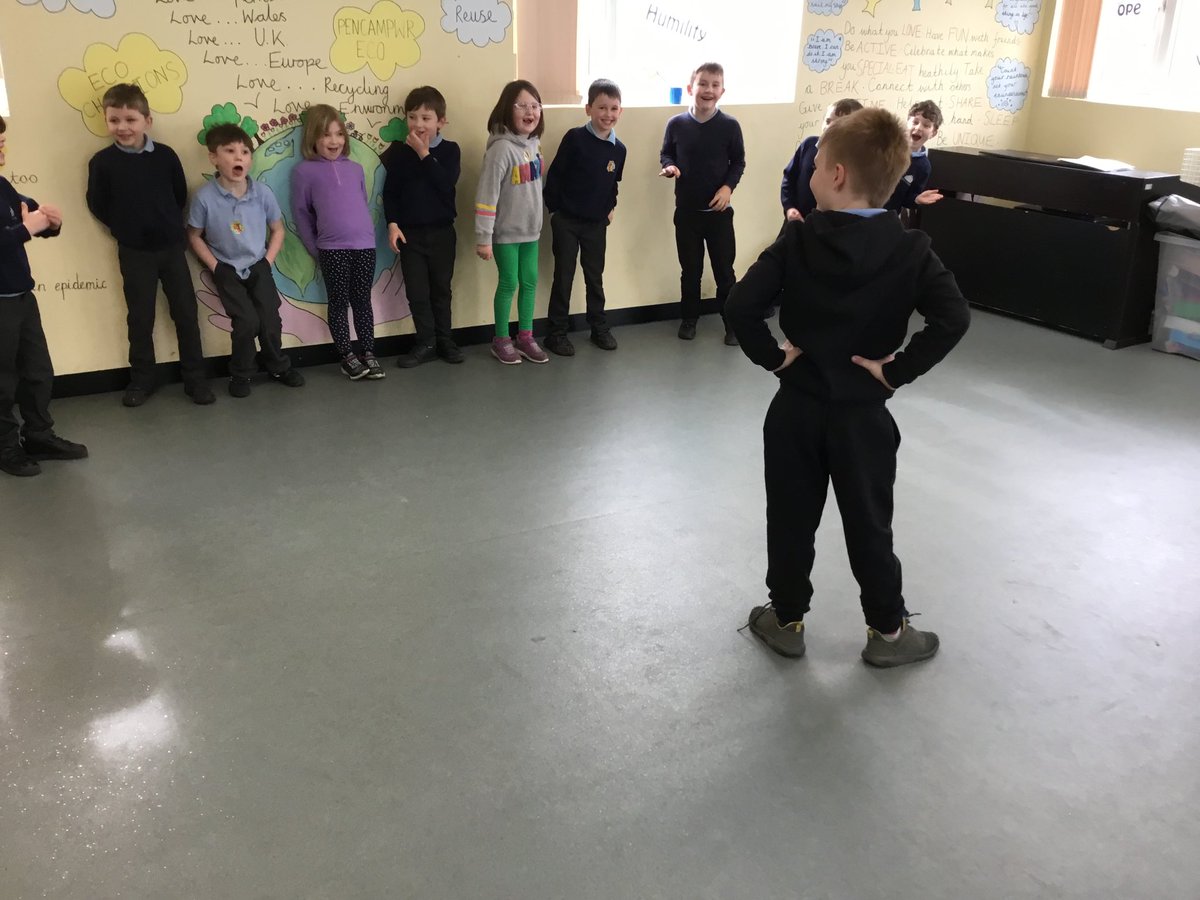 hook_dwrgi's tweet photo. We really enjoyed our visit from @visionartswales yesterday! Thank you for such a fun session. 🎵🎭🕺 https://t.co/J14ePbmDb9