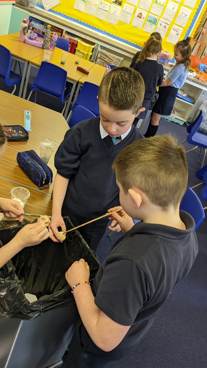 whitdale_ps's tweet photo. Today P3S examined our 'pharaoh apples' after several weeks. The control was rotten but the mummy was dry because the salt sucked out all the water. This proves why Ancient Egyptians used natron to preserve their pharaohs. #WLSTEM #BritishScienceWeek #BritishScienceWeek2022 https://t.co/lDKAuXtzQk