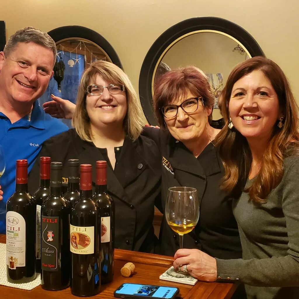 tilivini's tweet photo. We want to thank personally @nadolny1 to organize yesterday night a wonderful wine tasting with our wines!

We had a lot of fun!

#winetasting #tilivini #tiliwinery #wineparty #visitumbria #visitassisi #organicwineparty #organicwinery #organicwines #wine… https://t.co/zD3mbpvdv9 https://t.co/WX15eqK6Nl