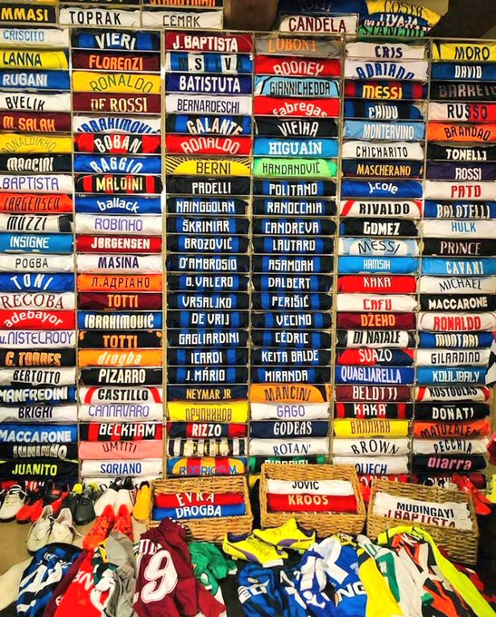 VSportsTM's tweet photo. La colección de camisetas de Luciano Spalletti, actual entrenador del Napoli. Maravilloso. https://t.co/IFMsZrbX3Z