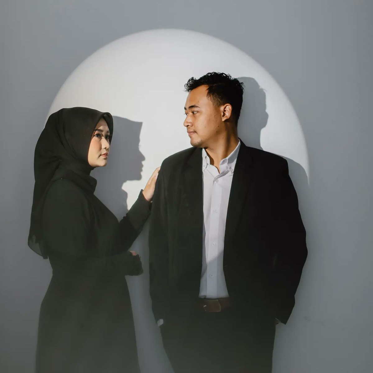 akutama_'s tweet photo. Foto prewedding dadakan dpt panggilan set jam sebelum mulai shoot, berasa dag dig dug ser, untung uda biasa kerja kyk gini 👀😂 
•
Oh ya ini shoot pake canon 1dx sekalinya nyoba jadi pengen lagi nih ✨ https://t.co/EAEAg9am4P