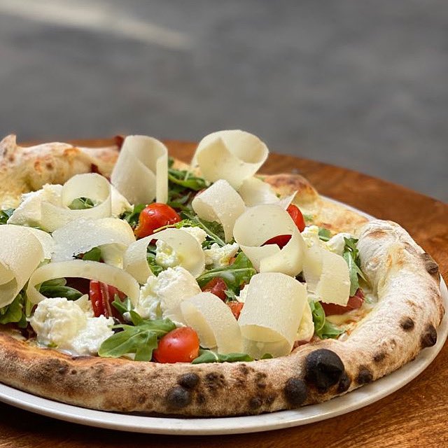 ¡Felices fallas!.¡Al mal tiempo buena cara!.🍸¡Recuerda que tenemos cocina abierta todo el dia!😋🍷🍕🍰 
#valenciaenfallas 
#cocinabiertatodoeldía #pizza #pizzalover #delivery #santommaso #italianfood #italianrestaurant #romanticrestaurant #top #valencia  #pastaepizza