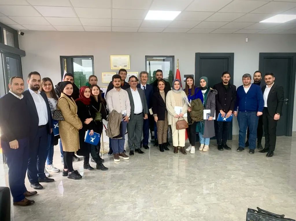 📢İşletme Topluluğu olarak topluluk üyelerimizle birlikte; <a href="/indexekonomi/">İndex Ekonomi</a>'yi  ziyaret ettik. Bizlere misafirperverlikleri ve kıymetli bilgileriyle yolumuza ışık tuttukları için  <a href="/indexekonomi/">İndex Ekonomi</a>'ye teşekkür ediyoruz.🎉
<a href="/TurkayDereli/">Türkay Dereli</a> <a href="/hkuiisbf/">HKÜ İİSBF</a> <a href="/ProfMazlumCelik/">Mazlum Celik</a> <a href="/zeynep_ozguner/">Zeynep Özgüner</a> <a href="/hkusks/">HKU Sağlık Kültür ve Spor Müdürlüğü</a>