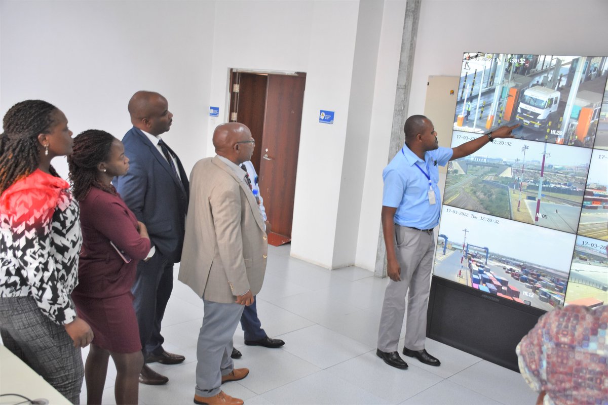 KenTrade_G2B's tweet photo. The Board of Directors of KenTrade accompanied by senior management staff made a familiarisation tour to the Nairobi Inland Container Depot @Kenya_Ports operation centre. https://t.co/8SqPDdPeyr