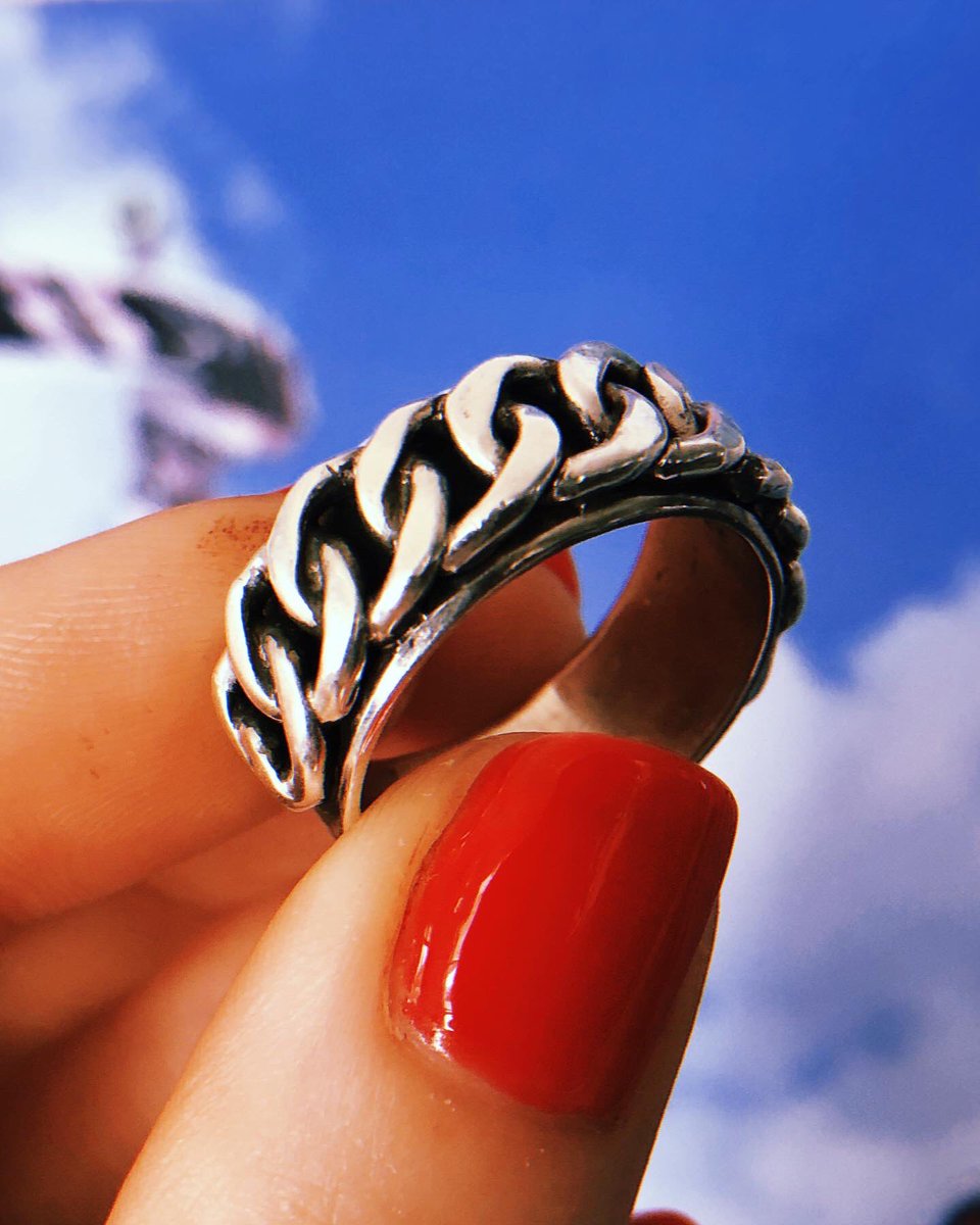 alloydjewelry's tweet photo. Lovers Curb Chain Ring Band • Hand Fabricated from sterling silver sheet and wire https://t.co/FVx2Fq0S0z https://t.co/ydemuHasFy