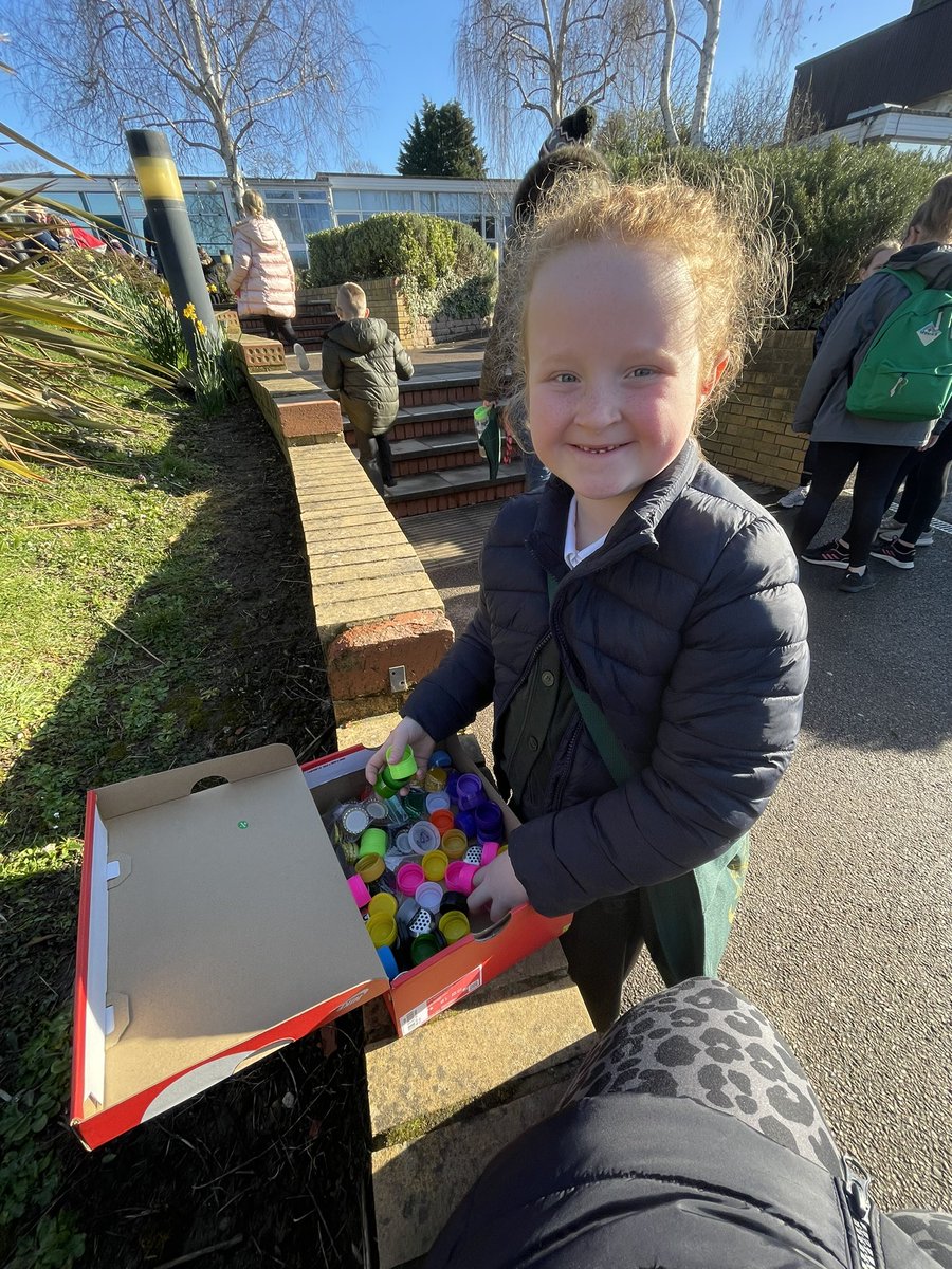 Elsie all prepared for <a href="/IvyChimneys/">Ivy Chimneys Primary</a>  <a href="/IC_Chestnut/">Chestnut Class</a> class art project this term! #artfun #artproject #iloveschool