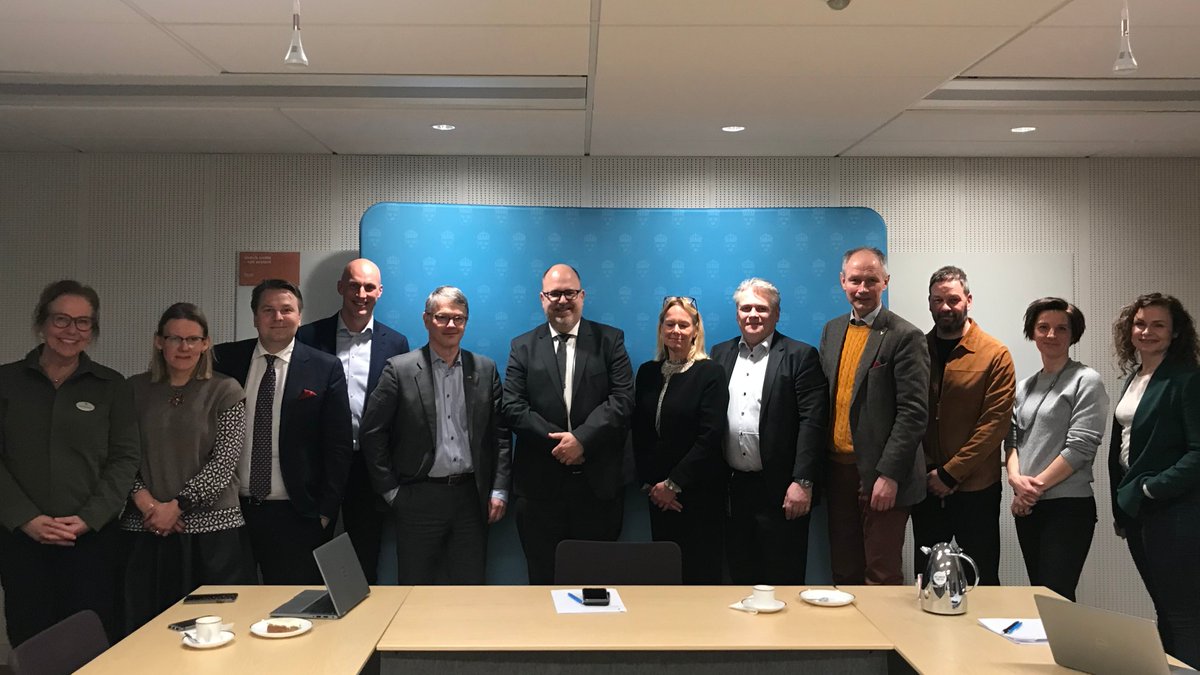 SveKoop's tweet photo. Idag träffade Svensk Kooperations vd-nätverk näringsminister Karl-Petter Thorwaldsson på @Naringsdep. Ett bra samtal om vikten av mer kunskap om den kooperativa företagsformen och hur Sverige kan dra nytta av den kooperativa företagsformens potential och innovationskraft. https://t.co/fD7BrpWnZ3