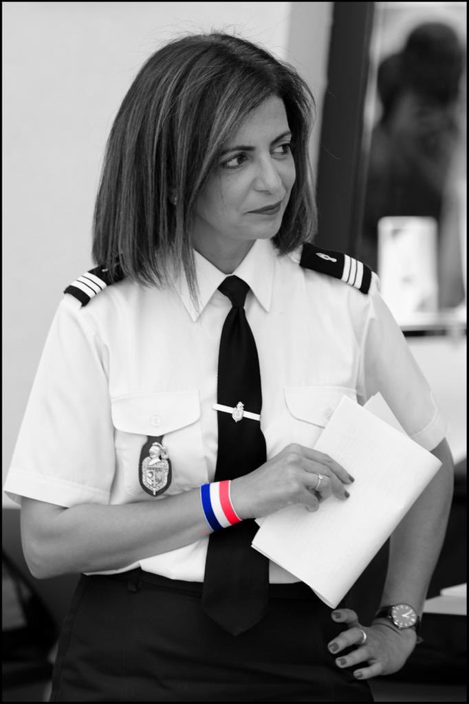 🔴 Nadia, capitaine de gendarmerie de l'Hérault, s'est immolée hier après-midi à Montpellier. Elle a été admise à l’hôpital Lapeyronie avant de succomber à ses brûlures, aujourd'hui. En état de dépression, elle s'était récemment mise en arrêt maladie. Elle était mère d'un garçon.