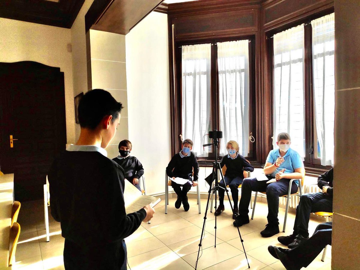 Emoció, implicació i molta energia! Els alumnes de 4t i i 5è  preparen les gravacions semifinal del Certamen de Lectura en Veu Alta <a href="/llegirenveualta/">Veualta</a> 
<a href="/GEnciclopedia/">Enciclopèdia Catalana</a>
#llegirenveualta #estilcampjoliu