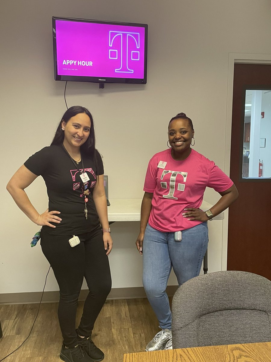 APPY HOUR is back! I teach at a senior center once a month about an app that the seniors choose!! Thank you <a href="/Nrivera51/">Nichole Rivera</a> for joining me and teaching the class! 2SGU is out serving our community!  #daretoinnovate #DEI <a href="/JonFreier/">Jon Freier</a> <a href="/ARod_013/">Andrés R.</a> <a href="/David_Recio1/">David Recio</a> <a href="/MikeSievert/">Mike Sievert</a> <a href="/andrewroberts91/">andrew roberts</a>