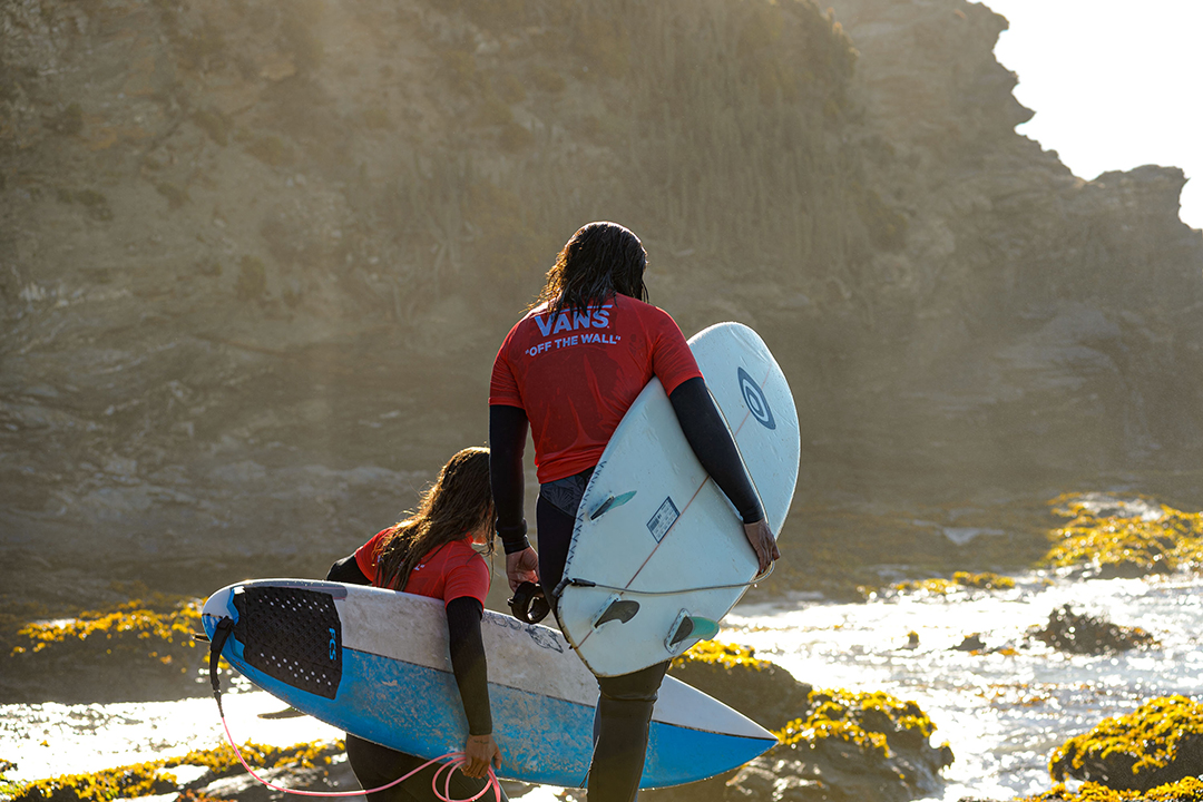 VANS_CHILE's tweet photo. Recordando la jornada de beach day que pasamos en Punta de Lobos, donde @CristianMerello presentó la película que registraron en Nazaré, Portugal. #vanssurf #vanschile #tbt https://t.co/Baz1Oxznas