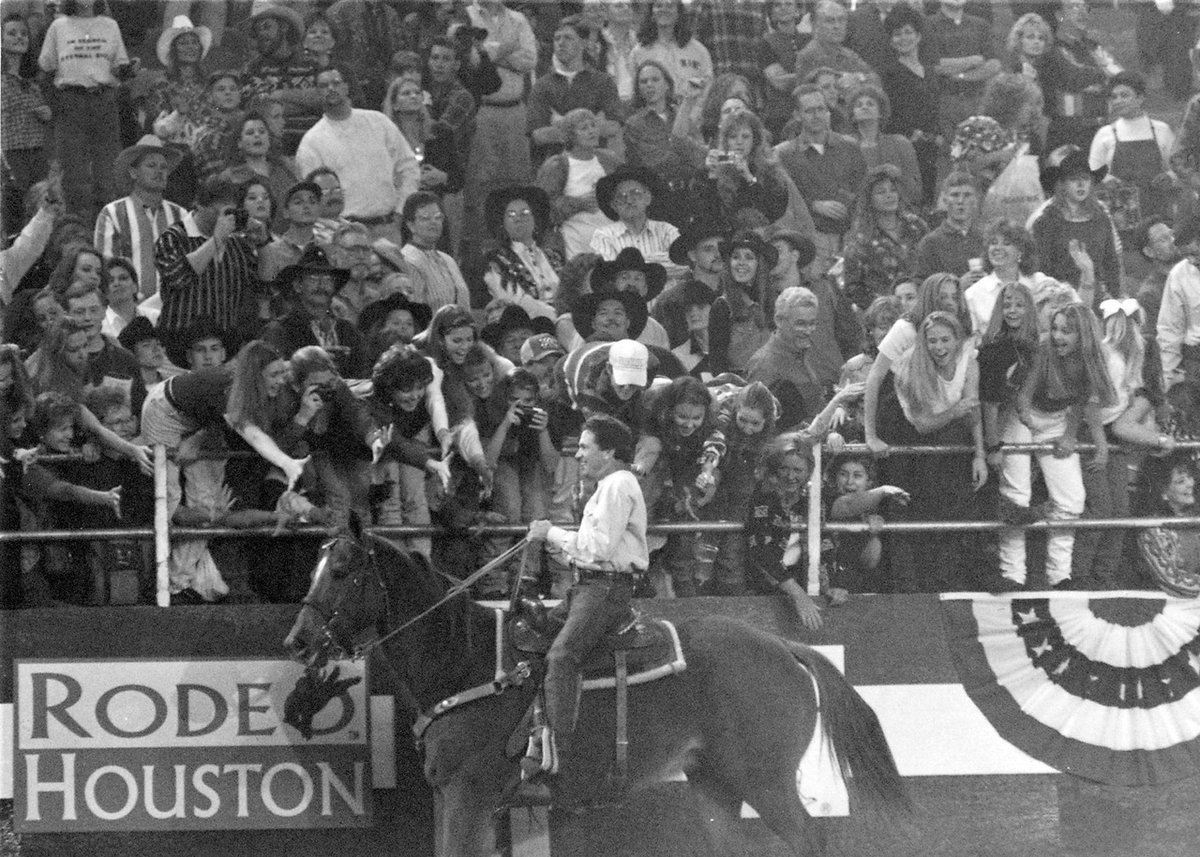 GeorgeStrait's tweet photo. Riding into #rodeohouston weekend like...

📸 : courtesy of @RODEOHOUSTON https://t.co/Gh9YTpQgdC