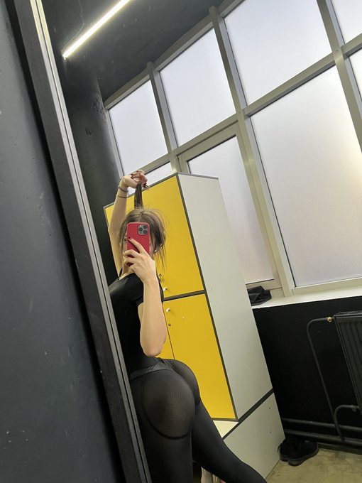 Looking for a workout buddy😛 https://t.co/HQgLHdoz57