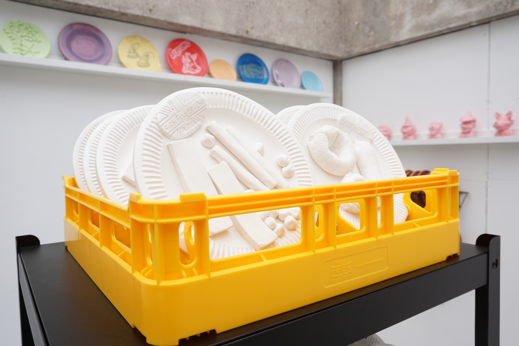 'Here/There' by Charlotte Dawson
24 Mar - 2 Apr
Launch: Wed 23 Mar, 6-8pm

'Here/There' is a sculpture series that reflects on the dining plate as form. Ranging between the commemorative &amp; functional, souvenir &amp; decorative.

blocprojects.co.uk/exhibitions-ev…

#blocprojects #contemporaryart