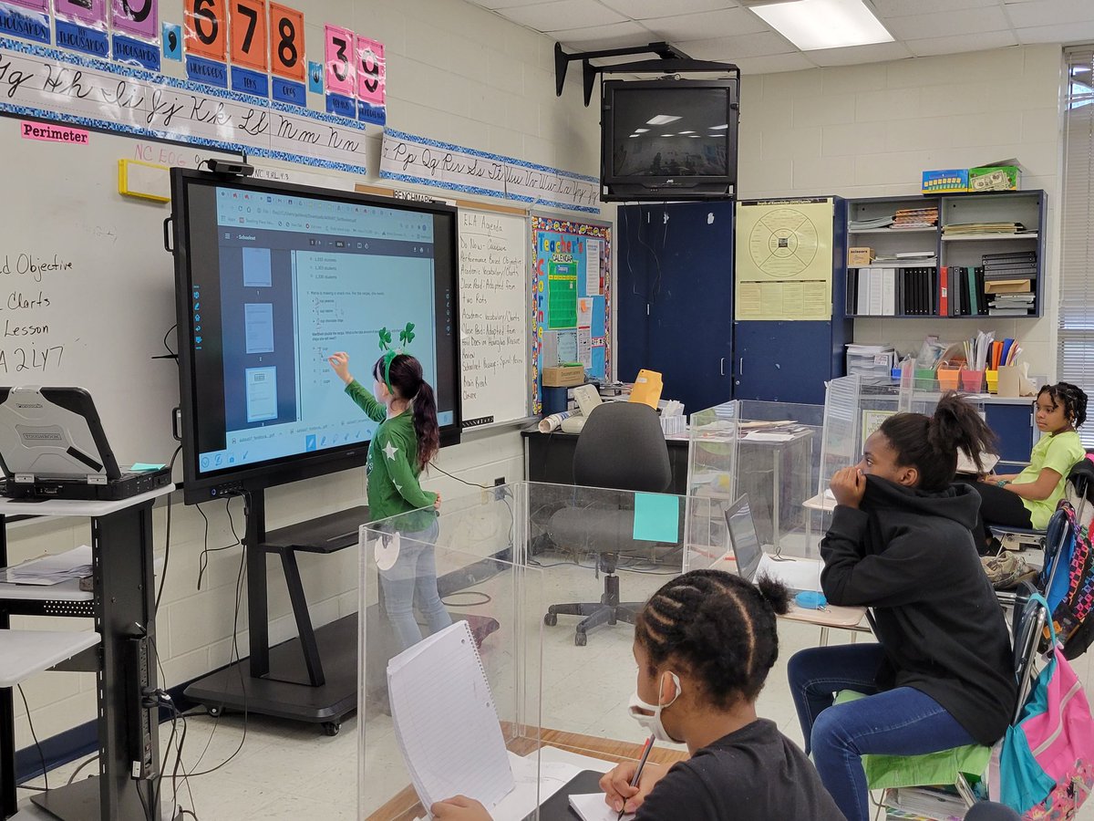 castickney's tweet photo. What a joy to see a combo class of gr. 3 and 4 doing math and teaching each other! #GradualRelease #LearningFromPeers @NorthamptonNC @super_missmann @Jags_2011 @TabariWallace https://t.co/DIRD7v6hEX
