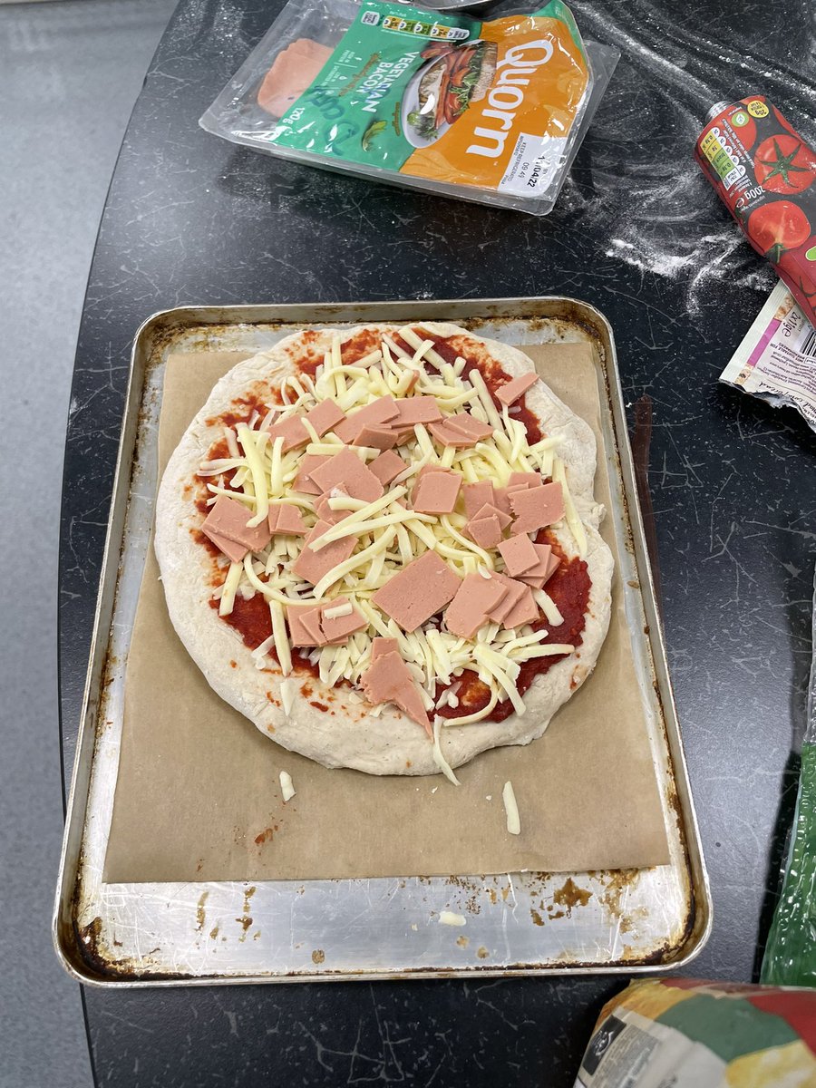 HeoldduFood's tweet photo. Year 9 got into the Italian spirit today with freshly made pizza. A great effort with dough making and some delicious end results. 🍕 🇮🇹 #Doughtastic @HeoldduCS https://t.co/xdwDcebH8e