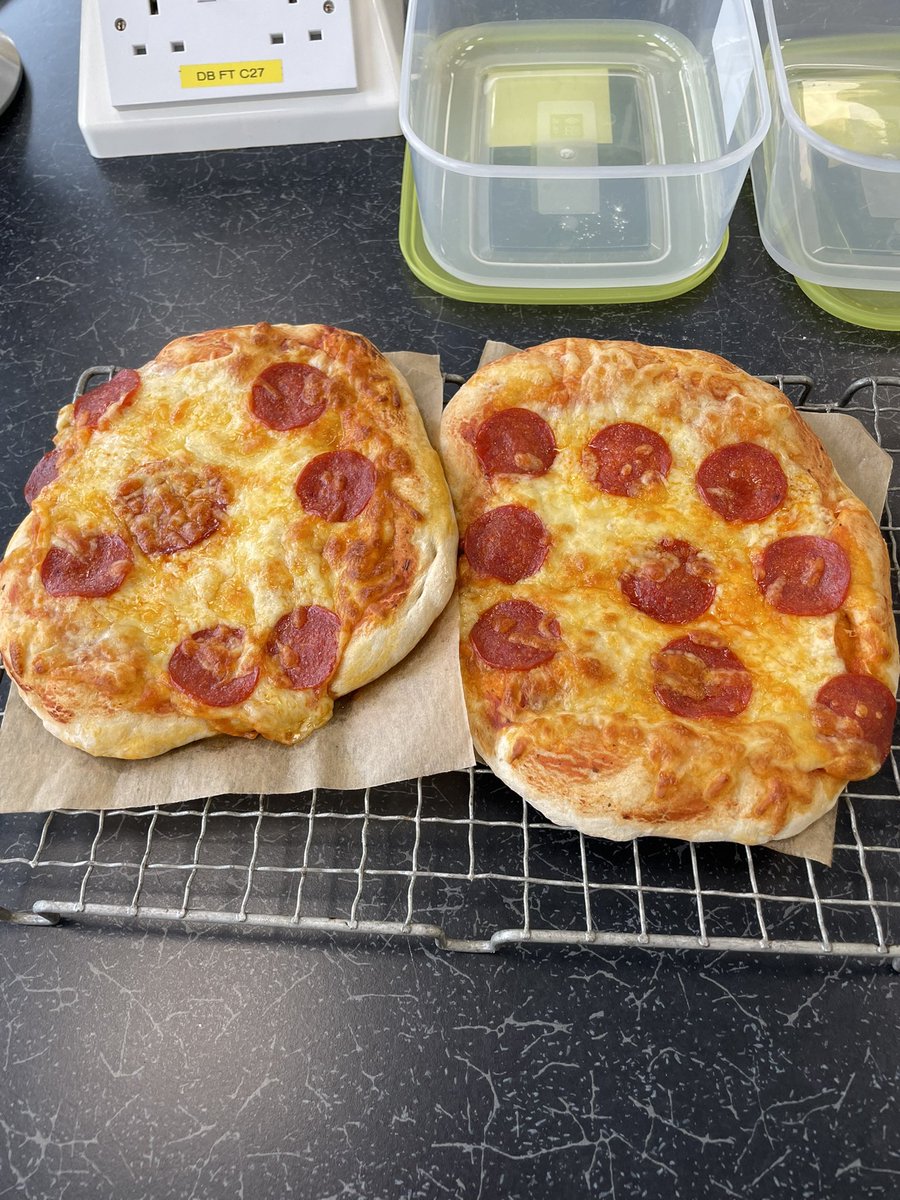 HeoldduFood's tweet photo. Year 9 got into the Italian spirit today with freshly made pizza. A great effort with dough making and some delicious end results. 🍕 🇮🇹 #Doughtastic @HeoldduCS https://t.co/xdwDcebH8e