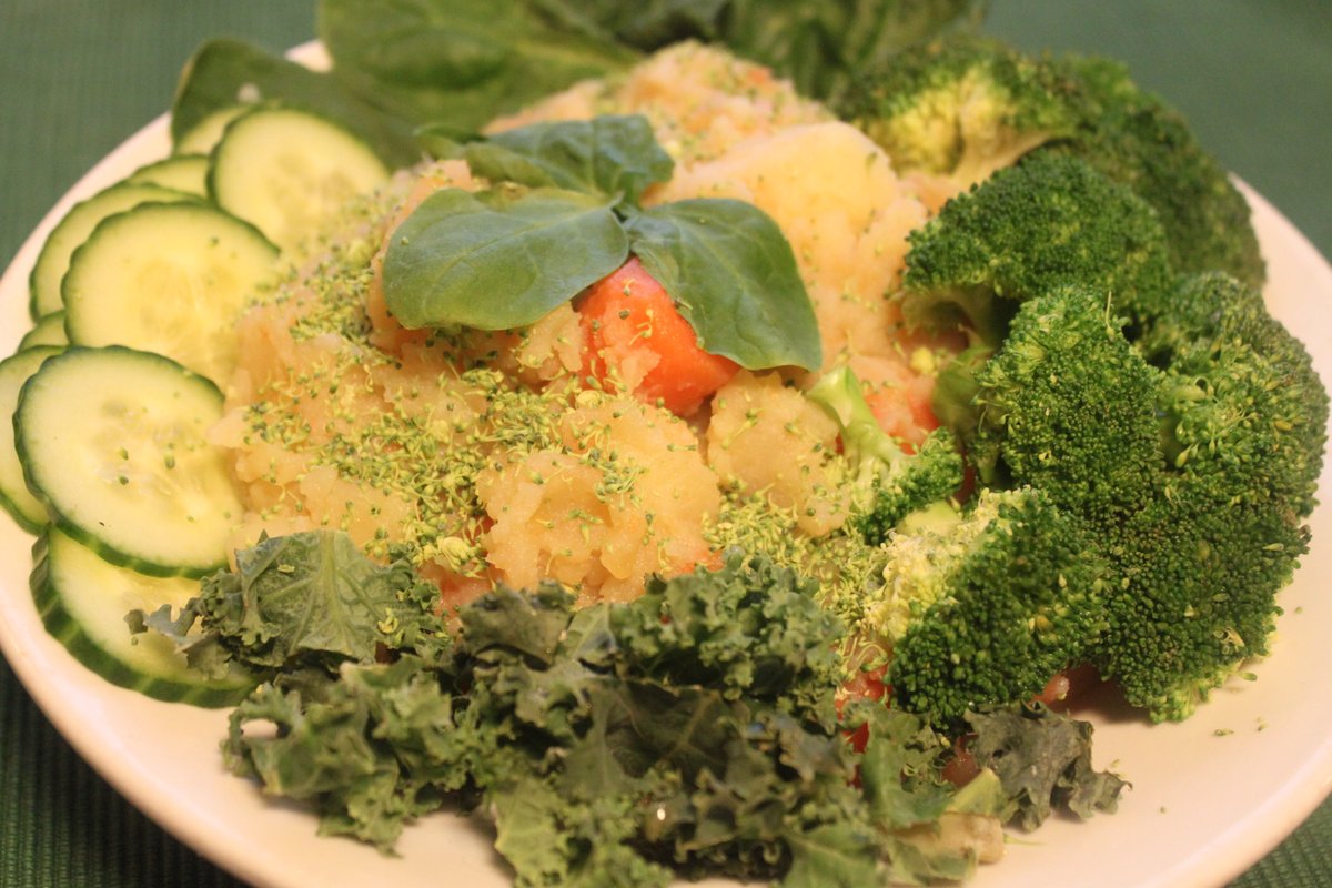 erlanders1's tweet photo. Happy #StPatricksDay 🇮🇪 I've allowed myself to mark the day  with a special rendition of my fab home made #lapskaus. It's a 🇳🇴dish, I know, tho with lots of extra green goodies. Easy to make, nutritious + very good, due to my taste. No additives. #Plantbased #vegan #vegetarian🌱 https://t.co/o8peBQI6nE