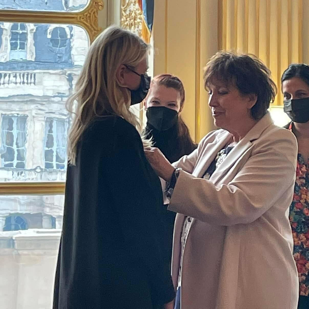 EA_DICE's tweet photo. Please join us in congratulating our GM Rebecka Coutaz who received the honor award of the Chevalier des Arts et des Lettre from the French Minister of Culture for her significant contribution to the arts through her work in the games industry. https://t.co/puP8cPGVFR