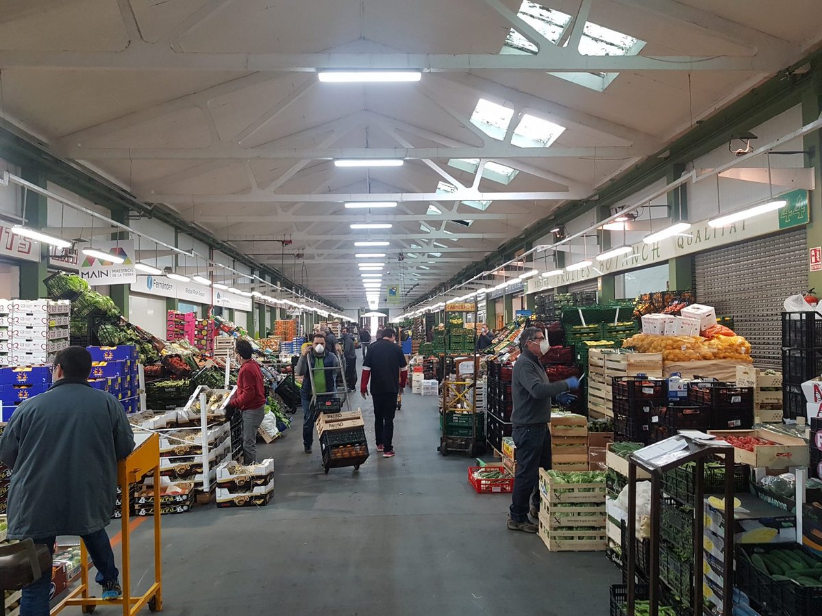 consellvallesoc's tweet photo. 🍎🍉Nou pas en el procés per la renovació de les concessions del mercat comarcal Mercavallès. El Consell Comarcal accepta la delegació de la gestió del mercat feta pels ajuntaments de Sabadell i Terrassa. 
ℹ️Trobeu tota la informació a https://t.co/Fy9bvXd2XC https://t.co/rJGoq4u7tZ