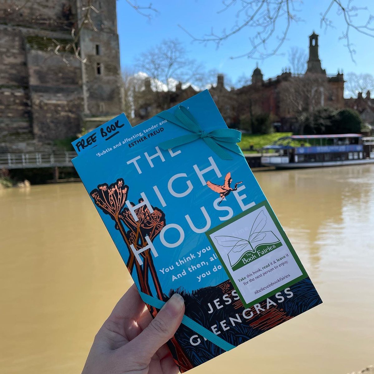 kayissac's tweet photo. The High House: You think you have time, and then all at once, you don't... The Book Fairies are sharing an important piece of climate fiction today from Jessie Greengrass - these copies were left at Newark Castle Gardens.
#ibelieveinbookfairies #TheHighHouse #TBFHigh https://t.co/ESHBvosY8W