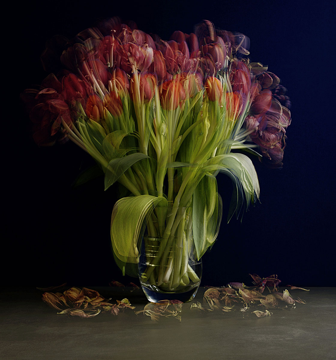 @michael_wesely <a href="/FlowtysNFT/">Flowtys 🎩 The Aging NFTs</a> Die Auflage ist auf jeweils drei Exemplare beschränkt. Zu den physischen Werken des Künstlers ➡ nzz.ch/wesely

Von jedem #NFT-Verkauf fliessen 10 Prozent an ein Hilfsprojekt der SOS-Kinderdörfer in die Ukraine. Mehr zum Drop ➡ weselynft.com