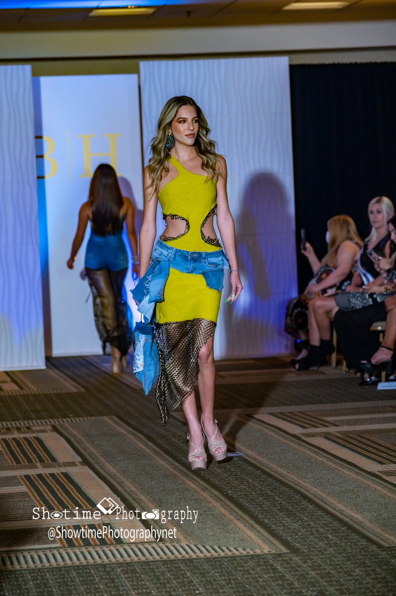 LCameroBrand's tweet photo. One of my favorite looks of my fashion show was the closing look … that combination of colors 🔥🔥🔥 #runway #fashionshow #favoritelook #lookoftheday 

What do you think ? https://t.co/yrMIBPxlSW