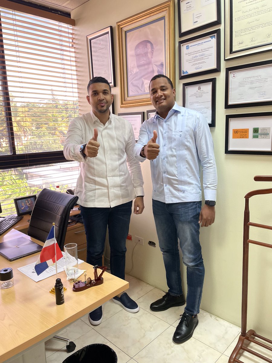 AngeloRamirezrd's tweet photo. Hoy iniciamos la ruta de visitas que estaremos realizando al liderazgo nacional de la juventud @JuventudPRM de nuestro partido, gracias al viceministro @CarlosValdezRD por recibirnos y tratar temas de interés para nuestros jóvenes. #RenovemosLaEsperanza #JRM #PRM #AngeloRamirez https://t.co/lcgBH8bD9d