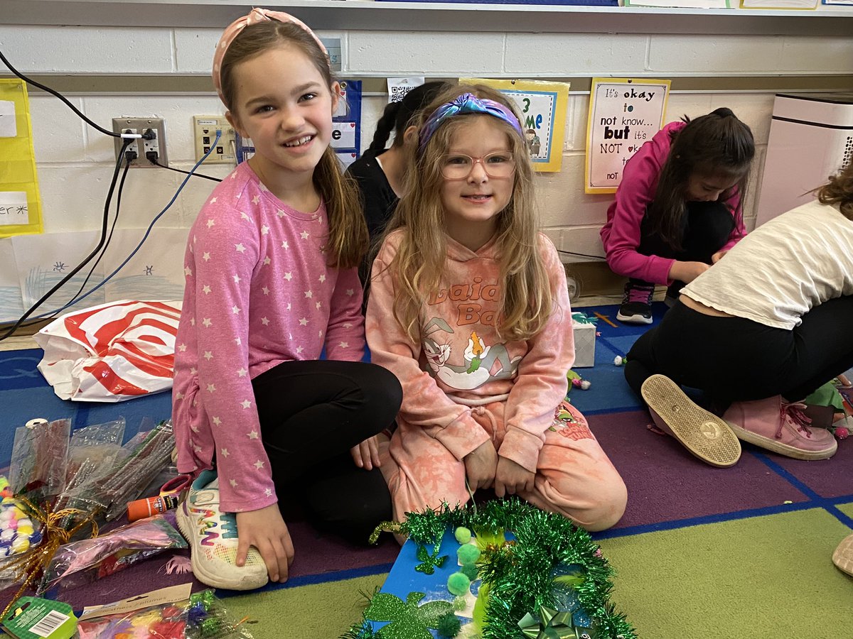 SSS1Juliano's tweet photo. Making leprechaun traps!! https://t.co/uS8O8A3HLn
